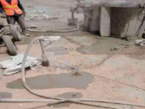 殷都水泥混凝土路面板底注浆技术 路面脱空注浆整治方案